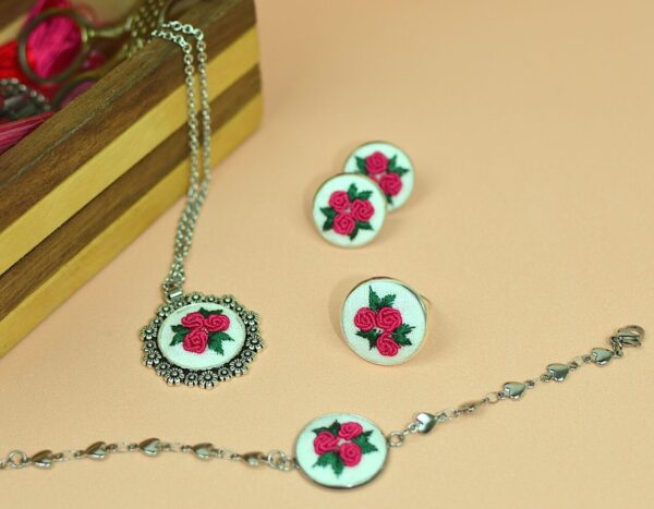 conjunto flores bordado manual