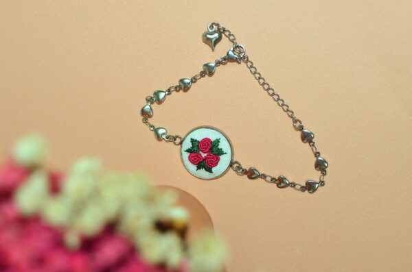 Pulseira bordada flores