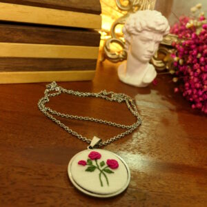 Medalha dueto floral pink bordado