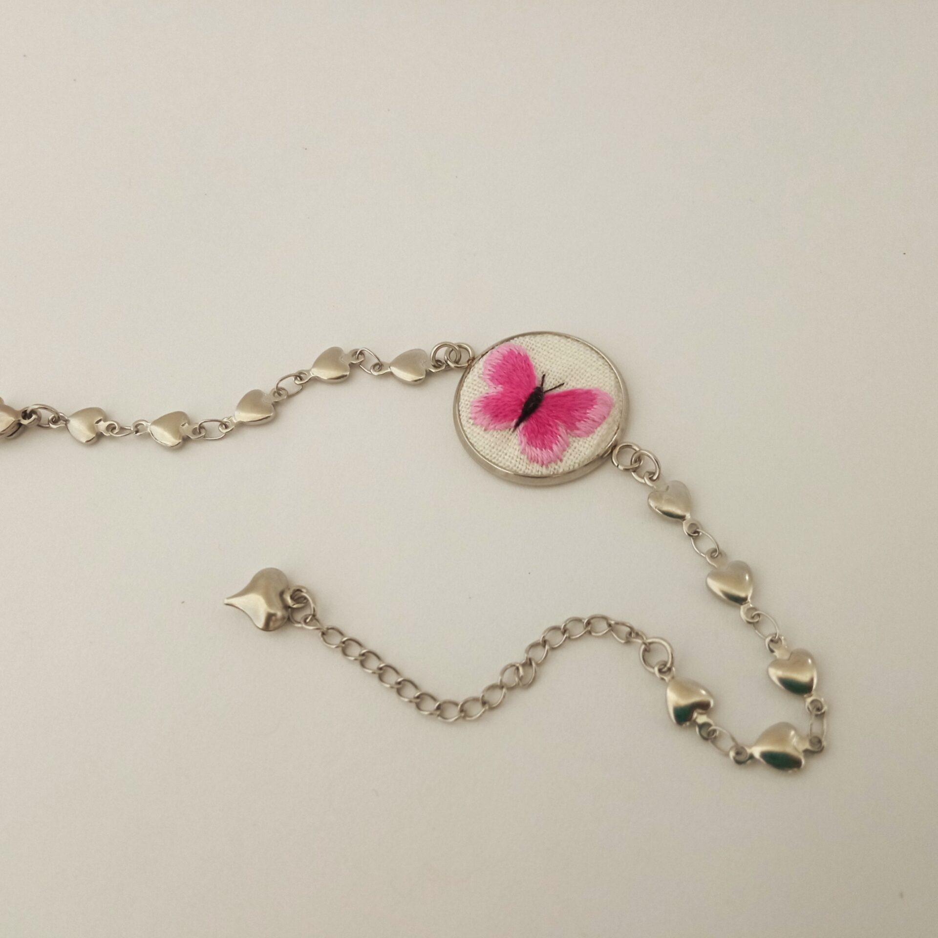 Pulseira borboleta bordada
